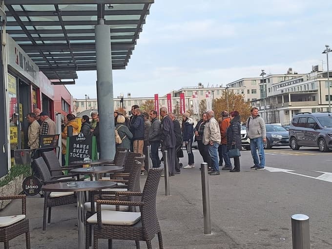 (FOTO) Tukaj je razlog, zakaj kupci oblegajo trgovine Mercator Tehnika