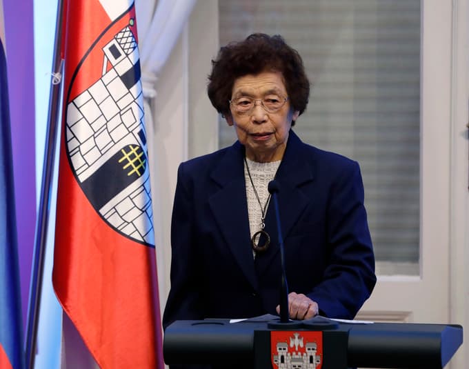 Sadae Kasaoka je spregovorila tudi na odprtju razstave Hirošima in Nagasaki 1945 - takrat in nikoli več v Muzeju narodne osvoboditve Maribor, kjer je bila slavnostna govornica predsednica republike Nataša Pirc Musar, pa tudi ambasadorka Japonske v Sloveniji Yoshida Akiko