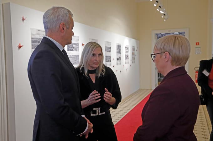 Mariborski župan Saša Arsenovič, direktorica Muzeja narodne osvoboditve Maribor Simona Tripkovič in predsednica države Nataša Pirc Musar