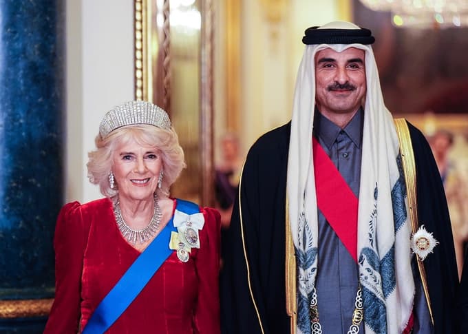 Kraljica Camilla in katarski emir Tamim bin Hamad Al Thani.