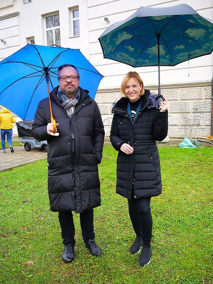 sajenje jablan vrtec ivana glinška maribor Borut Ambrožič in Ester Mlaj, vrtec ivana glinška
