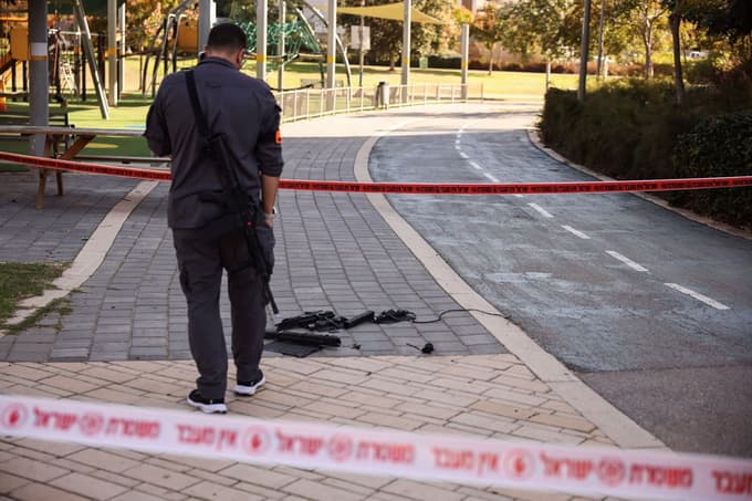 (FOTO) Dron zadel stanovanjsko stavbo v Izraelu