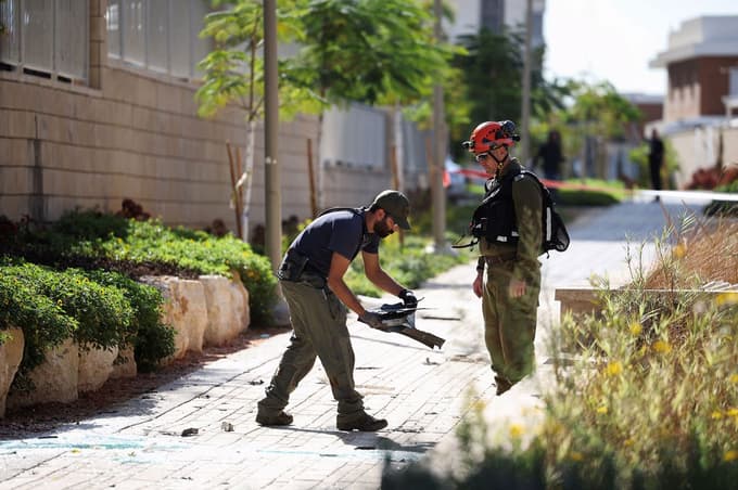 (FOTO) Dron zadel stanovanjsko stavbo v Izraelu
