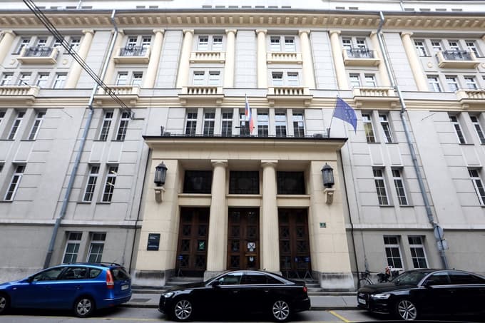 Fiskalni svet niza opozorila državi oziroma vladi in ministrstvu za finance.