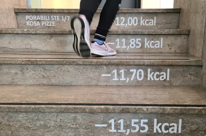 Prvi dejavnik tveganja za bolečine v kolenih je prekomerna teža. 