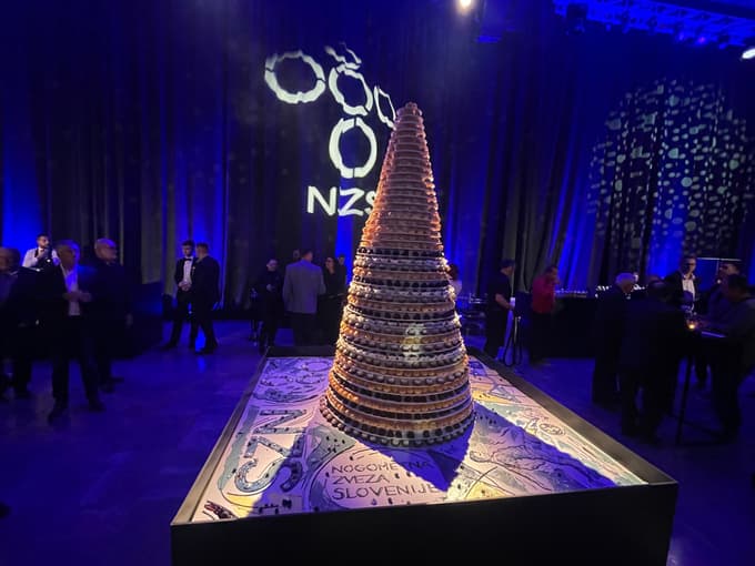 Torta, novoletni sprejem NZS, 12. 12. 2024