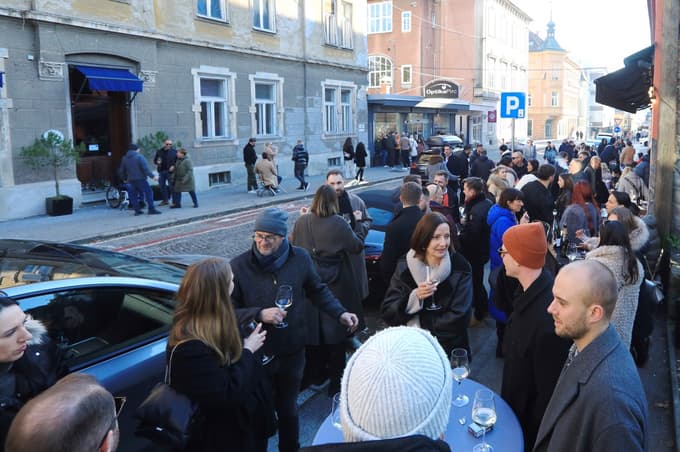 "Prišli so predvsem naši prijatelji, stalni gostje," je povedal vodja lokalov Polek in HiKofi. 