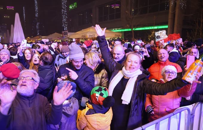 (FOTO in VIDEO) Maribor s Silvestrskim poljubom skočil v novo leto