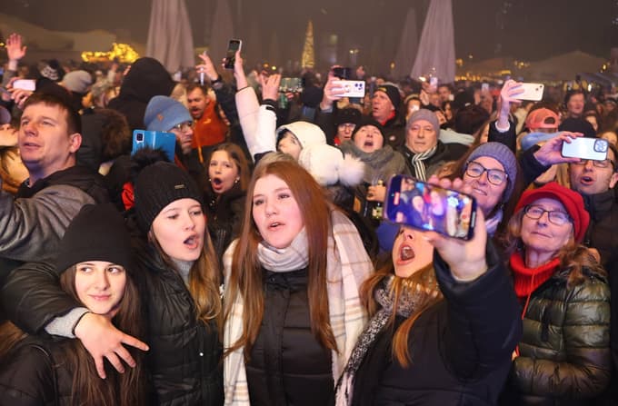 Tako živahno je bilo lani silvestrovanje na Trgu Leona Štuklja. 