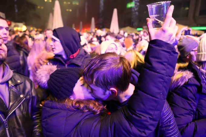 Silvestrovanje na Trgu Leona Štuklja bo potekalo v ritmih Karneval band in vokalih Domna Kumra.