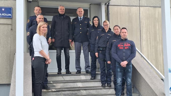 Župan z zaposlenimi na Policijski postaji I PU Maribor

 