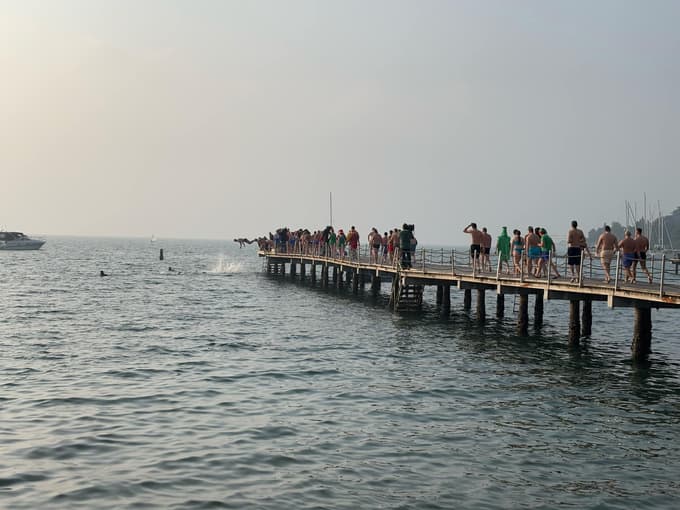 (FOTO in VIDEO) V Portorožu izvedli 19. novoletne skoke v morje: Nepozaben občutek in izkušnja