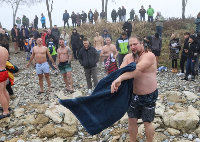 Hitro se obrisati in v brisačo. 