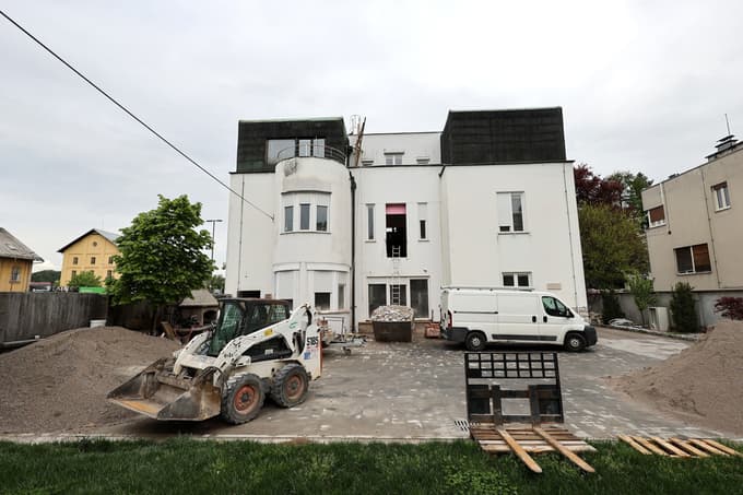 Matjažu Hanu je uspelo: S prodajo razvpite vile rešuje globoke rdeče številke Socialnih demokratov