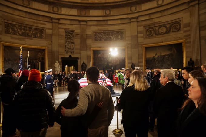 (FOTO) Na Kapitolu se poslavljajo od pokojnega Carterja