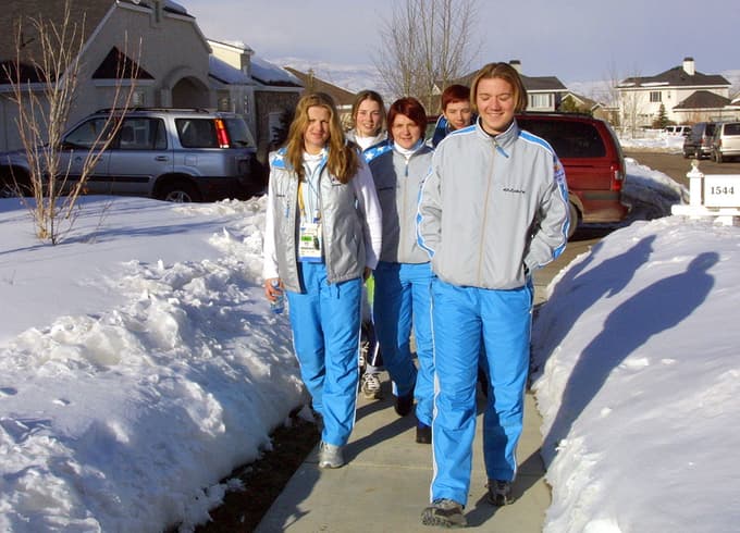 Vražje Slovenke na olimpijadi v Salt Lake Cityju: Špela Pretnar, Tina Maze, Alenka Dovžan, Nataša Bokal in Lea Dabič. 