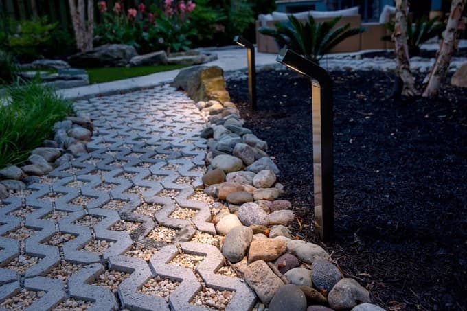 Tudi v temi se lahko na domačem vrtu počutite varno