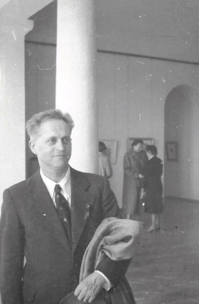 Ivan Kos na razstavi v UGM 6. maja, 1954