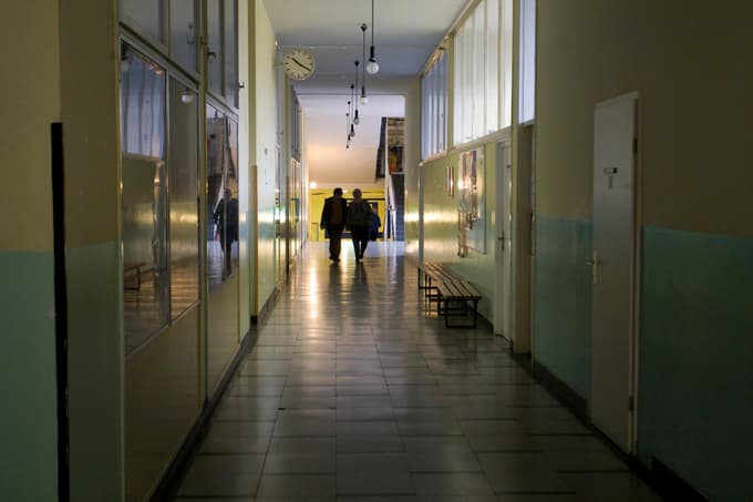 (POLEMIKA) Simon Zupan, profesor angleščine: Bo slovenščina postala učni jezik drugega reda?