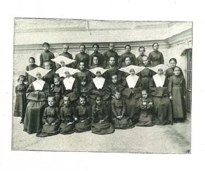 Učenke in učiteljice zavoda za slepe in slabovidne gradec
 