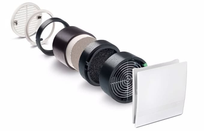 LUNOS e²60 je optimiziran za povišan zračni tlak in tako zagotavlja konstanten pretok zraka tudi na območjih z zelo visokim povratnim tlakom, na primer na obali ali na visoki nadmorski višini.