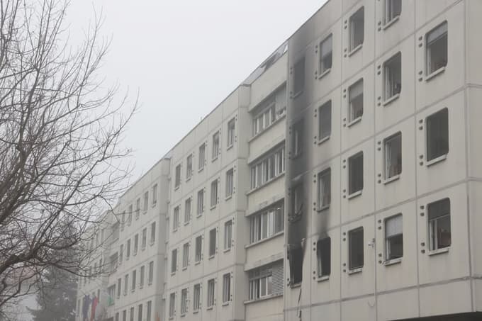 Zagorelo je na ekološkem otoku v košu za baterije na hodniku v prvem nadstropju dijaškega doma v Ljubljani. 