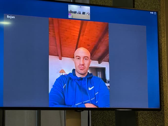 Bojan Stanojević je sojenje v Ljubljani spremljal prek videopovezave iz svoje domovine Črna gora.