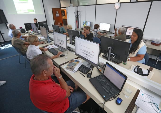 V Mariboru ponovno na voljo brezplačni začetniški in napredni tečaji digitalne pismenosti