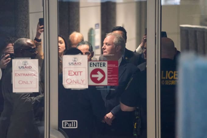 Zaposlenim pri Usaidu, agenciji za mednarodno pomoč, so onemogočili prihod na delovna mesta.