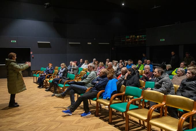 Razstavo pa je dopolnil star film o smučarskih dogodkih v Črni, ki ga je priskrbel Mitja Lednik