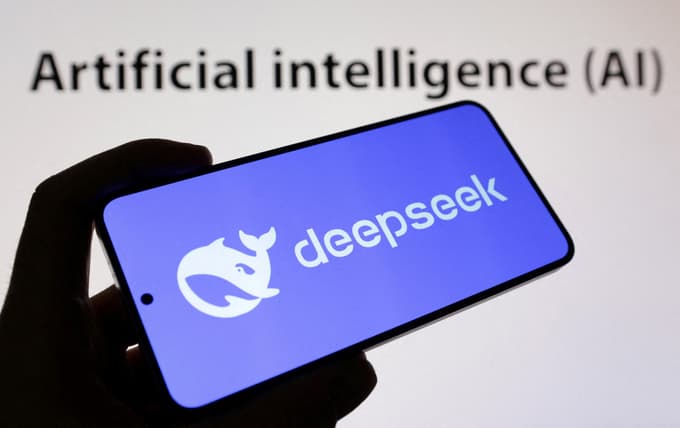 DeepSeek proti ChatGPT: Spraševali smo ista vprašanja, dobili pa različne odgovore