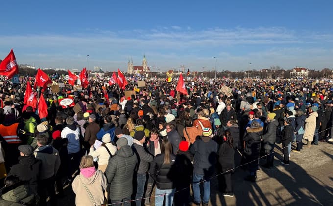 (FOTO) V Münchnu več kot 200.000 ljudi proti skrajni desnici