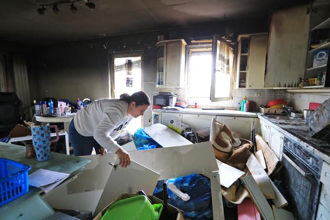 Tisto, kar ni uničil ogenj, so uničili dim, saje in vročina, pravi Nina Mithans Hasani.