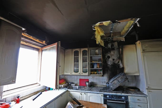 (FOTO) Po požaru sedemčlanska družina ostala brez vsega. Kako začeti znova?