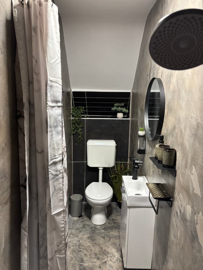 Najprej se moramo odločiti, ali kopalnico prenavljamo le zaradi videza in postavitve opreme ali zaradi popolne menjave inštalacij in materialov, ki ne služijo več svojemu namenu.