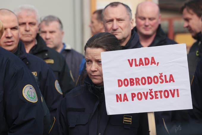 Protest pred ljubljanskim zaporom. 