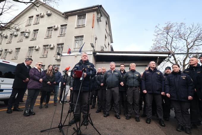 (FOTO in VIDEO) Protest pravosodnih policistov: "Razmere v zaporih so dosegle kritično točko"