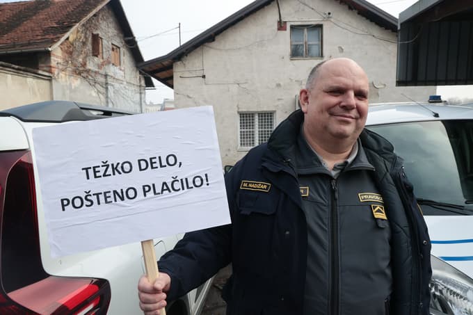 (FOTO in VIDEO) Protest pravosodnih policistov: "Razmere v zaporih so dosegle kritično točko"