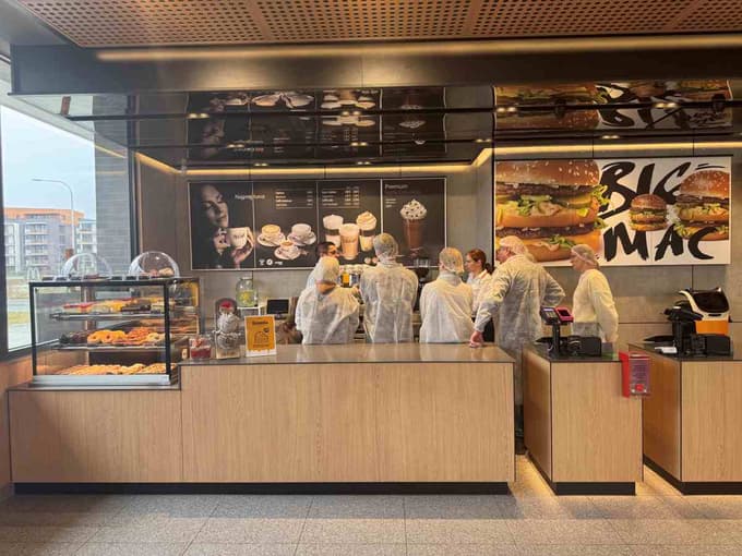 Tura brez cenzure v mariborski restavraciji Studenci. 