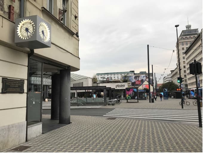 Rotarijska ura na križišču Ajdovšina.