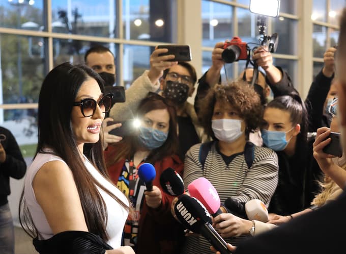 Lažna novica, a Vasleta odgovor ministrice ni zadovoljil: Koncert Cece kot del programa Evropske prestolnice kulture?