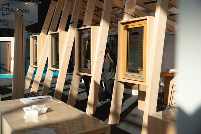 Predstavljeni so tako trendi in novosti kot tudi stalnice klasične gradnje, ki ostajajo zaradi svojih prednosti vedno v modi. 