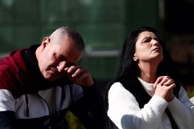 Verniki molijo za papeževo zdravje.