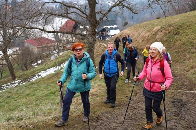(FOTO) V Kamnici na pohodu Na noge za družino v stiski zbrali skoraj 5500 evrov