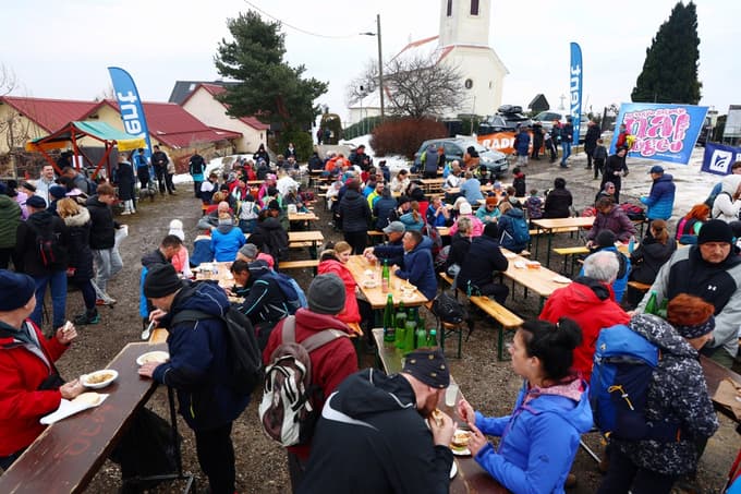 Solidarnostni projekt Na noge!: Hodili bodo za bolno samohranilko