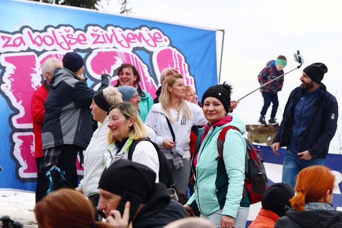 (FOTO) V Kamnici na pohodu Na noge za družino v stiski zbrali skoraj 5500 evrov