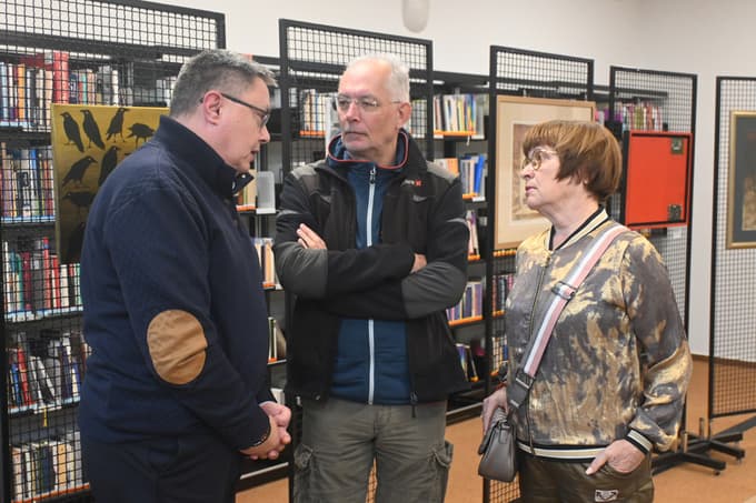 Razstava Jože Tisnikar, Vrnitev. Na posnetku Dušan Stojanovič, Borut Bončina, Anča Maček