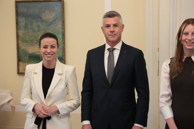 Irena Joveva (Renew/Svoboda) in Matjaž Nemec (S&D/SD) sta bila proti resoluciji.  