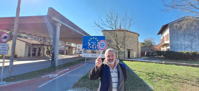 Vodnik Gorazd Skrt nas je popeljal na organizirano švercarsko turo.