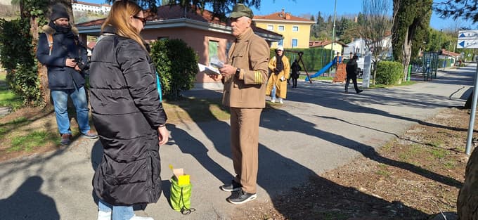 Miroslav Šimić se je dobro vživel v vlogo carinika.